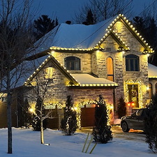 Installing-breathtaking-Christmas-lights-in-Mirabel-Leave-it-to-the-pros 1